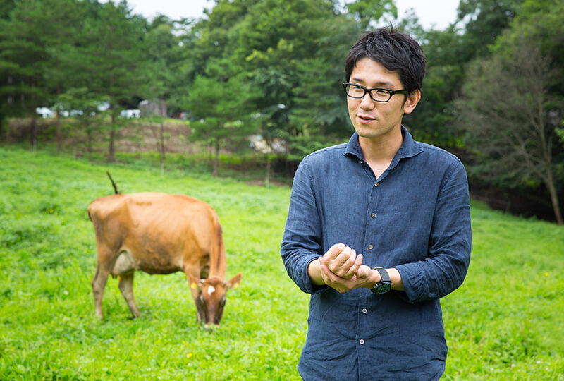 森の中で牛が草を食む そんな風景を間近で見られる牧場がありました どっこいしょニッポン