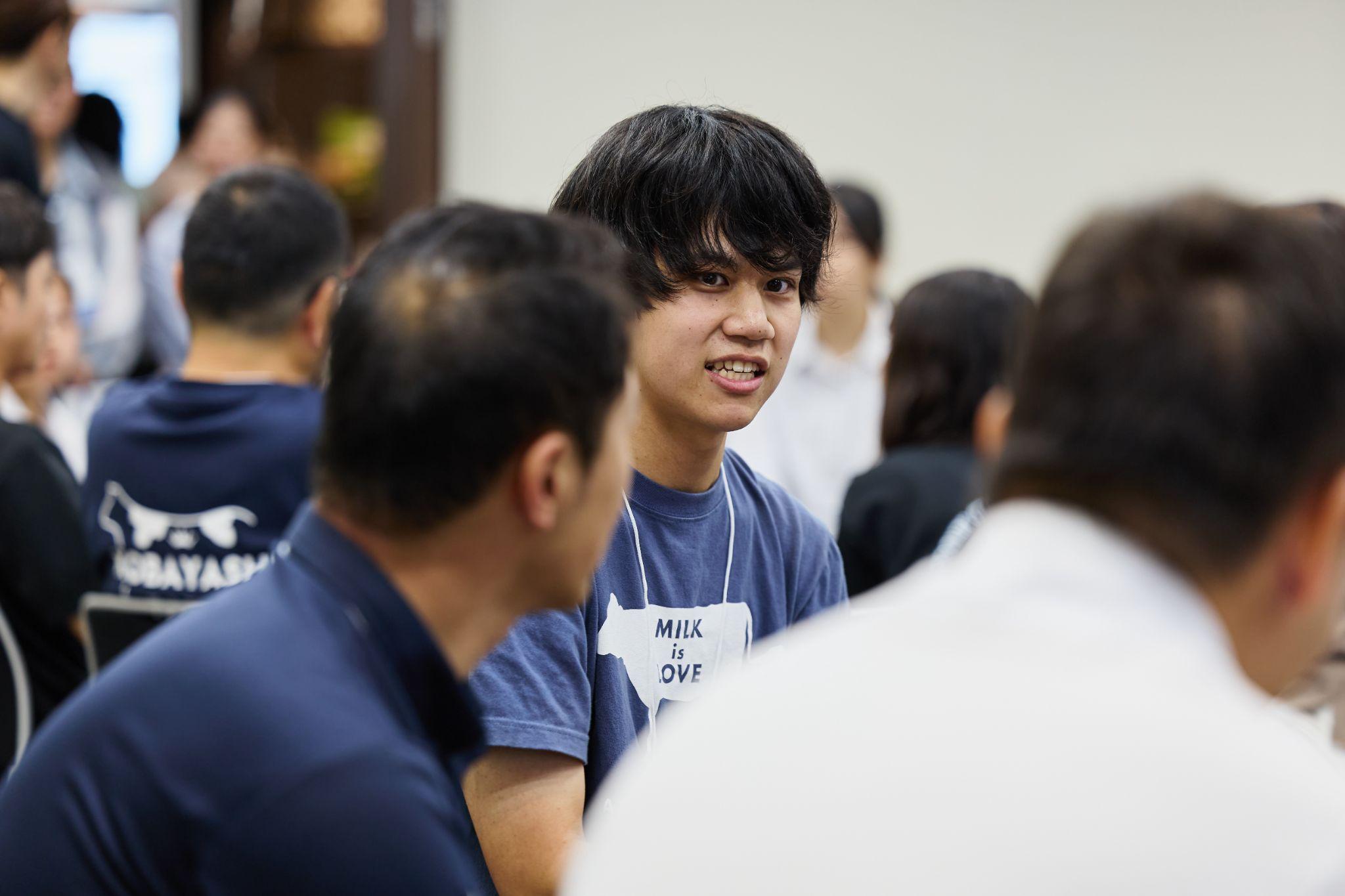 朝霧メイプルファームのスタッフは、畜産に生きる会議でもあらゆる場面で積極的に話し合いに参加。日頃から牧場で習慣となっている自主性を感じました。